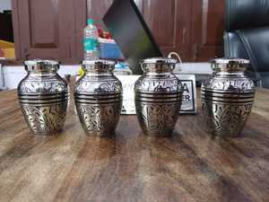 Urne funéraire miniature pour cendres humaines, articles funéraires, Brassworld India - Product Image 4