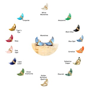 Pendientes de tuerca minimalistas bohemios con forma de luna creciente chapados en Esmeralda, logotipo personalizado dorado de latón de alta calidad para fiesta de boda - Product Image 6