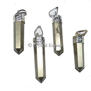 Pendentifs en cristal de quartz naturel avec grenat - Vente en gros de pendentifs en pierres précieuses de guérison - Product Image 1