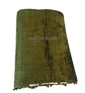 Couette Kantha indienne en velours, vente en gros, couverture réversible, en coton, faite à la main - Product Image 5