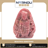 Idole de Hanuman Ji assise sculptée en pierre de rubis, bijoux au prix d'usine, 83,35 carats, rouge-rose, sur mesure
