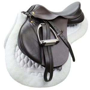 Tapis de selle de dressage en satin scintillant - Tapis d'équitation haute brillance avec bonnet d'oreille assorti et bordure en corde torsadée double - Product Image 4