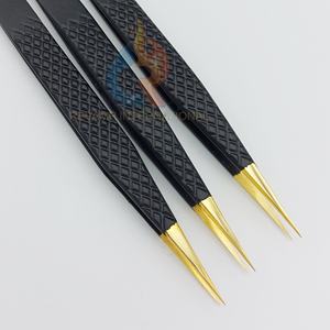 Pince à épiler d'extension de cils à pointe dorée de couleur noire avec logo personnalisé - Product Image 3