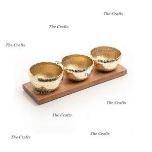 Bestest Design Tuercas Tazón para servir en acero inoxidable Tazón decorativo de color dorado con bandeja de madera a bajo precio - Product Image 1