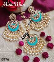 Très belle boucle d'oreille jhumka et cerceau de toutes les couleurs au poids le plus bas par meetali creation