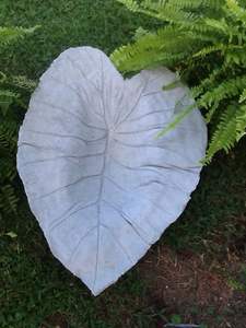 Plateau de service décoratif en aluminium avec finition blanche, parfait pour les articles d'hôtel et la décoration de table - Product Image 2