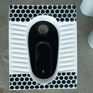 Ensemble de salle de bain design Vitrossa noir, best-seller : WC monobloc et lavabo sur pied rond en argent sterling - Product Image 6