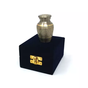 โกศเก็บอัฐิสัตว์เลี้ยงแบบยุโรป ทำจากทองเหลือง/อะลูมิเนียม ทนทาน เป็นมิตรกับสิ่งแวดล้อม ขนาดเล็ก พร้อมสลักลาย - Product Image 3