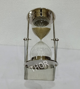 Minuterie de sablier en verre de sable poli chromé moderne Décoration maritime nautique et cadeau de mariage unique pour l'espace de bureau - Product Image 6