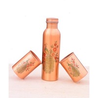 Bouteille d'eau artisanale en cuivre pur avec motif paon 750 ml – Récipient ayurvédique pour une hydratation quotidienne durable et luxueuse