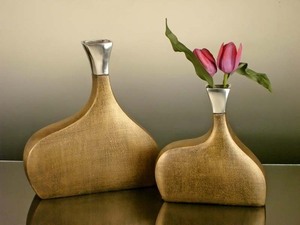 Florero decorativo con acabado dorado hecho a mano, florero moderno con última forma de botella, diseño martillado, florero de Metal de aluminio - Product Image 2