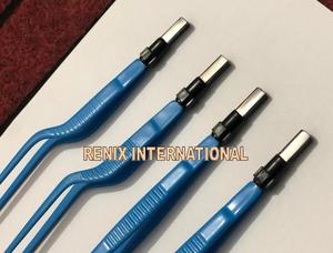 Fórceps bipolares reutilizables de estilo europeo Adson, fuente de alimentación manual, base de instrumentos quirúrgicos hechos de acero - Product Image 6