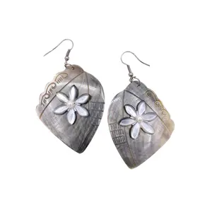 Nieuwe Fashion Sea Shell Earring Voor Vrouwen Gesneden Parelmoer Stro Drop Shell Oorbellen Zomer Strand Sieraden