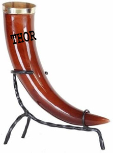 Jarra de cerveza medieval vikinga real hecha a mano, diseño clásico, decoración del hogar con soporte de hierro y bandeja para regalos de empresa - Product Image 3