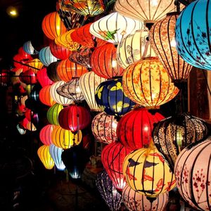 โคมไฟไหมเวียดนาม วัฒนธรรมดั้งเดิมของโฮอี้อัน ผลิตภัณฑ์หัตถกรรม โคมไฟผ้าไหมแบบดั้งเดิม - Product Image 3