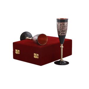 Flûtes à vin en métal cuivré peint en noir gravé au design classique écologique pour gobelets à champagne Lot de deux avec boîte cadeau rouge - Product Image 3