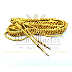 Aiguillette dorée cérémonielle avec un design confortable pour les uniformes et une utilisation en extérieur - Product Image 1