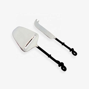 Trancheuse à fromage décorative en acier inoxydable lame polie argentée manche en spirale noire Set de fromage Outils d'épandage de fromage - Product Image 3