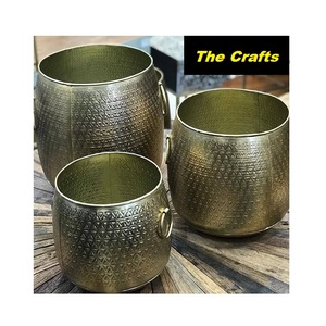 Ensemble de taille différente de trois jardinières en aluminium martelé pour accessoires de décoration de jardin - Product Image 5