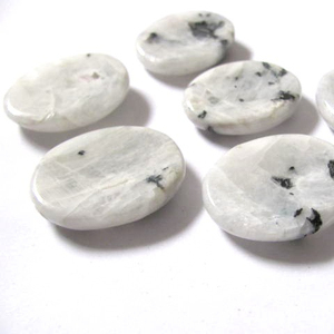 Pierre de méditation en pierre de lune arc-en-ciel naturelle, cristal de guérison, pierre de paume pour la méditation, le Reiki, le soulagement du stress, cadeau - Product Image 1