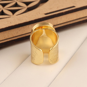 Bijoux faits à la main bague mojave cuivre turquoise en laiton plaqué or texture martelée large bande réglable pour unisexe - Product Image 5