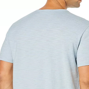 Camiseta Henley de verano OEM Premium en blanco, color azul claro, para hombre, personalizada con impresión de logotipo. - Product Image 6