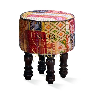 Meubles de salon design indien Qualité supérieure Meilleures ventes Design moderne Tissu Gudari Pouf en bois Style hôtel Bouffée - Product Image 1