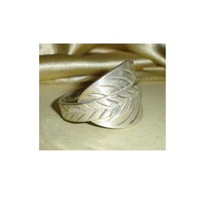 Offre Spéciale métal usine Vintage Table gravé rond de serviette fête de mariage serviette boucle porte-mouchoir anneau à prix abordable - Product Image 1