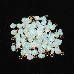 Colgante de ópalo etíope de 5-7mm, joyería minimalista, chapado en oro, 24k, personalizado - Product Image 3