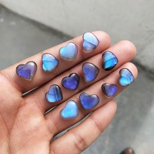 Pendentif sculpté en pierre précieuse naturelle de labradorite en forme de cœur - Product Image 5