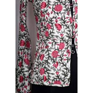 Chaquetas de Invierno Tejidas a Mano para Mujer, Estilo Boho Vintage, Abrigo Hippie con Diseño Geométrico, Hecho en India con Algodón Kantha, Corto - Product Image 6