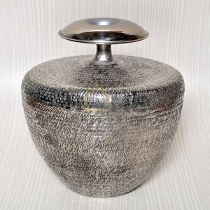 Vase à fleurs de créateurs en métal coulé en aluminium mat argenté dernier modèle vases en métal modernes petits vases en métal ronds en métal bon marché à vendre - Product Image 6