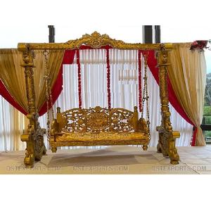 Décor de scène en bois de teck sculpté doré royal pour les mariages Adorable conception de balançoire Mehndi pour un jour de mariage oscillant vente d'usine USA - Product Image 1