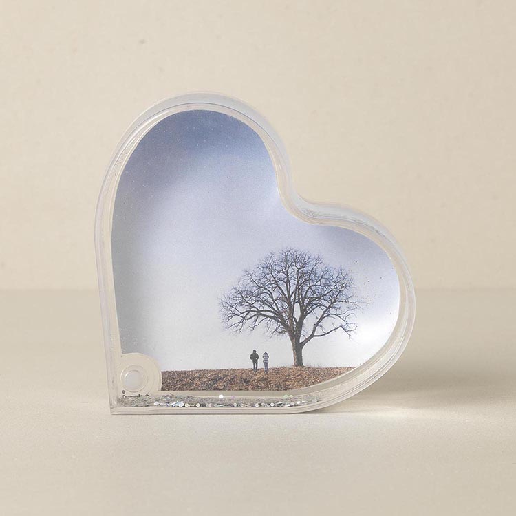 Хороший дисплей любовь фоторамка мерцающий блеск в форме сердца акриловая фоторамка снежный шар для подарка