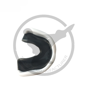 Protège-bouche fabriqué au Pakistan avec étui de boxe multi-sport - Product Image 1