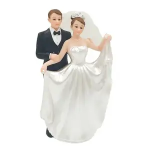 Exquisite Gift Western Romantic Resin Wedding Couple Figurine Cake Topper