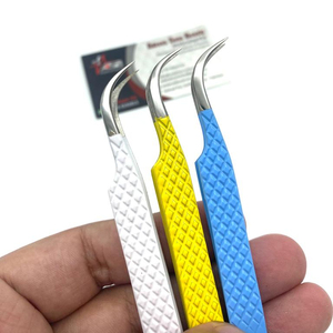 Pince à épiler en acier inoxydable à forte courbure avec logo personnalisé vente en gros de pointes de volume d'extension de cils à faible quantité minimale de commande Type pointu durable - Product Image 1