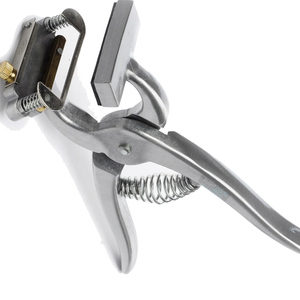 Pinza Quirúrgica de Punta Cerrada de Alta Calidad para Tatuajes, Digite Z 0 9, Instrumentos Veterinarios Estándar para Marcar Orejas de Animales de Granja - Product Image 2