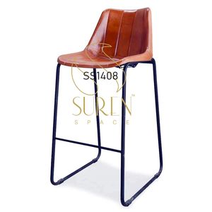 Silla de Bar/Pub Masterwork Suren Space SS1408, Diseño Industrial Indio Moderno, Base de Metal, Asiento de Cuero, para Hotel o Comedor - Product Image 1