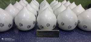 Bouteilles d'enterrement en laiton blanc en forme de goutte d'eau pour la crémation des animaux de compagnie par Brassworld inde - Product Image 4