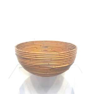 Bol à fruits en rotin brun avec design simple parfait pour les plats de rangement des ustensiles de cuisine et les cadeaux de vaisselle élégants - Product Image 6