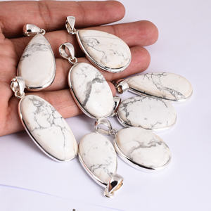 Belles pendentifs en Howlite blanche Design exclusif fait à la main Pierre naturelle Pendentifs de forme différente Pierre naturelle pour unisexe. - Product Image 3