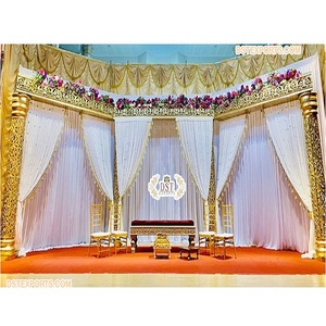 Mandap traditionnel de style ouvert sculpté en or pour les mariages sud-indiens, décorations de mariage époustouflantes - Product Image 1