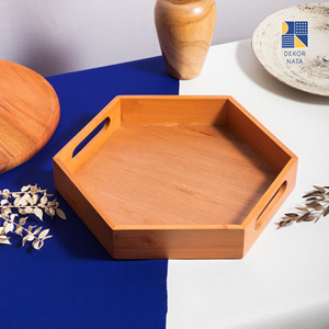 Plateau de service carré contemporain en bois de teck durable, sculpté à la main, thème géométrique, pour le petit-déjeuner, idéal pour la maison - Vente en gros - Product Image 1