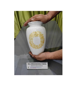 Brassworld India Aluminio pintado a mano Amarillo Rosa Flor Banda Cremación Urna Suministros funerarios - Product Image 1