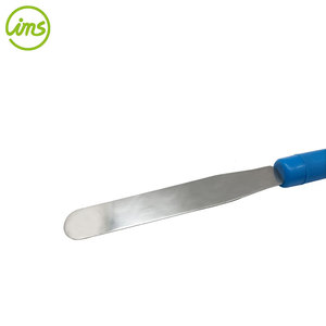Espátula Recta de Metal Azul de 11'' Ecológica para Decoración de Pasteles - Product Image 4