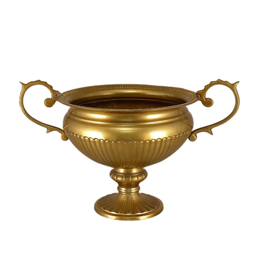 Vaso di fiori rifinito in oro a forma di trofeo in metallo per la decorazione del pavimento della casa e vaso di fiori decorativo per pavimento del giardino