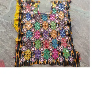 Textiles tribales de trabajo de espejo bordados a mano hechos a medida disponibles en una gran variedad de colores