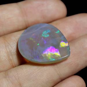 อัญมณีโอปอลเจลลี่สีม่วงจากออสเตรเลียทำด้วยมือคริสตัลสีดำขัดเงาเรียบทำด้วยมือทรงลูกแพร์และทรงหลังเบี้ย - Product Image 6