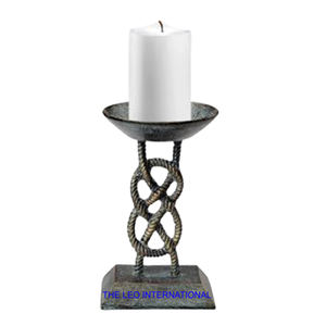 Fabricant et fournisseur de bougeoirs décoratifs et de centres de table en métal aluminium, articles votifs pour la maison et la salle à manger, en verre transparent - Product Image 3